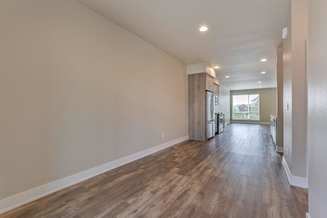 Building Photo - 17235 SW Goldcrest Ln