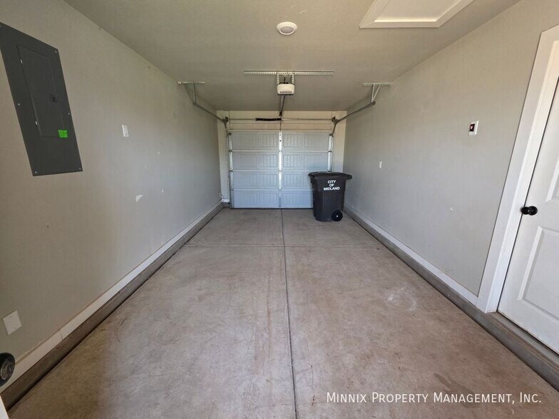 Building Photo - 7113 Black Butte