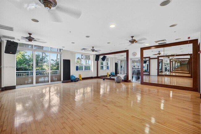 Building Photo - 19501 W Country Club Dr