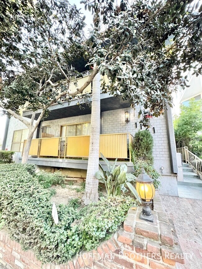 Building Photo - 1121 Kings Rd