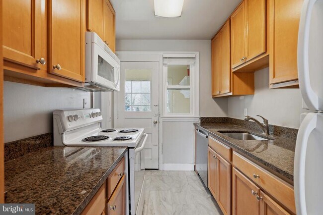 Building Photo - 3718 Farr Ave