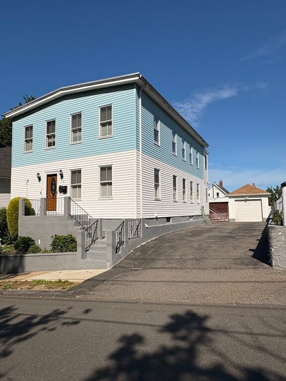 Primary Photo - 16 Mt Vernon St