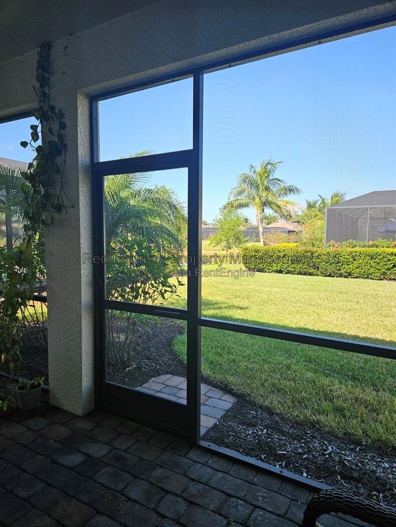 Building Photo - 15240 Floresta Ln