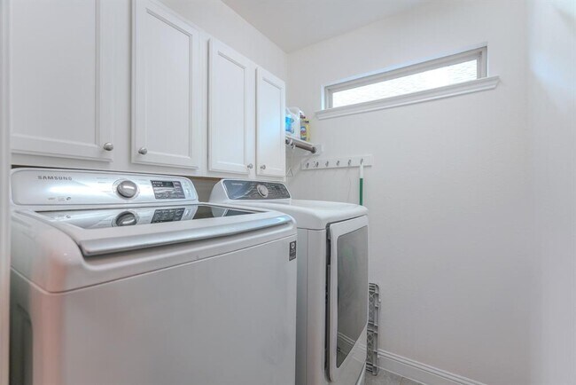Building Photo - 26 Lufberry Pl