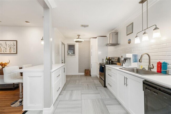 Building Photo - 2824 Briarhurst Dr