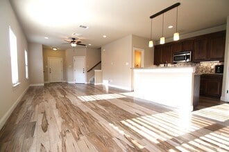 Building Photo - Little Piece of HEAVEN~3/2.5 Home w/ Open ...