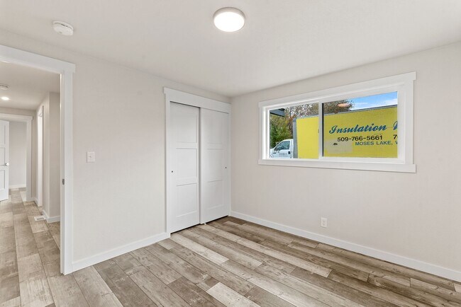 Building Photo - 460 N James Ave