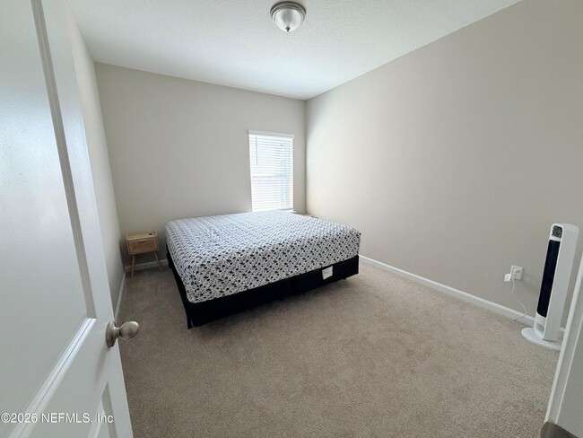 Building Photo - 70 Golden Fern Dr