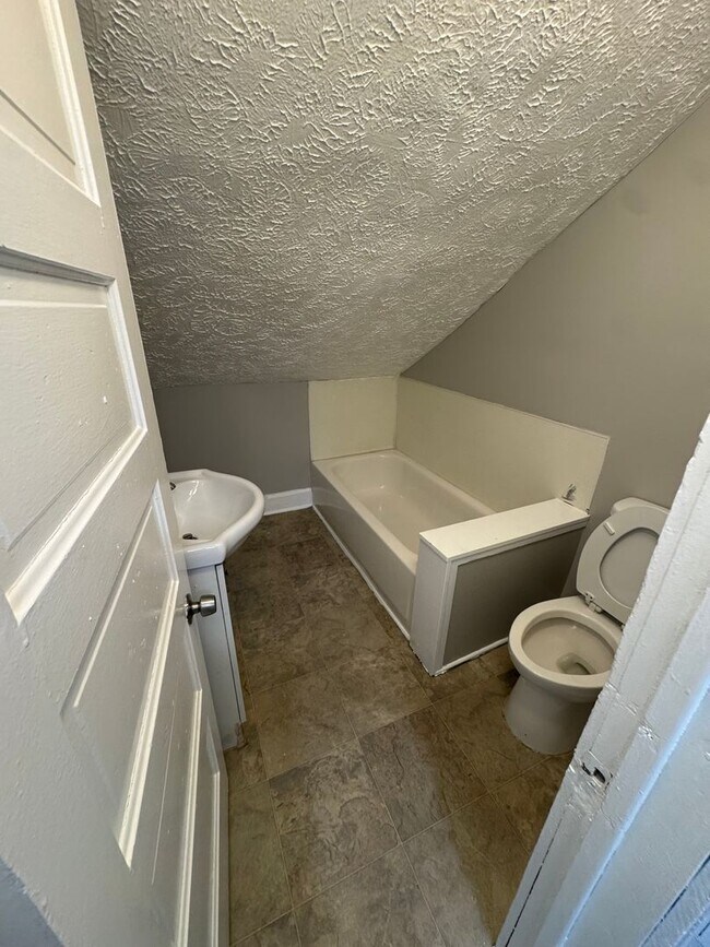 Building Photo - Spacious Four Bedroom House Close to Downtown Lafayette!