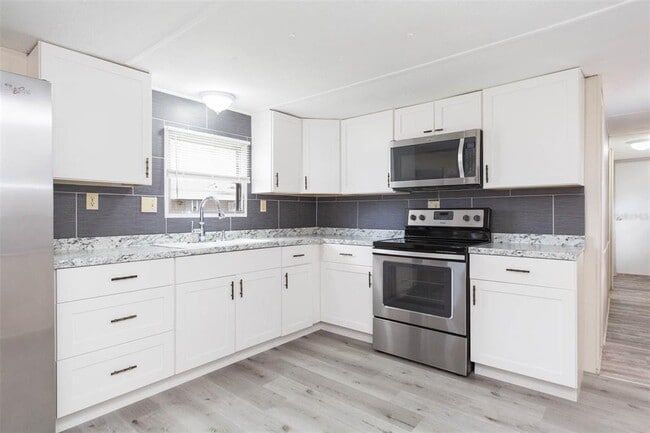 Building Photo - 6610 Avocado Dr