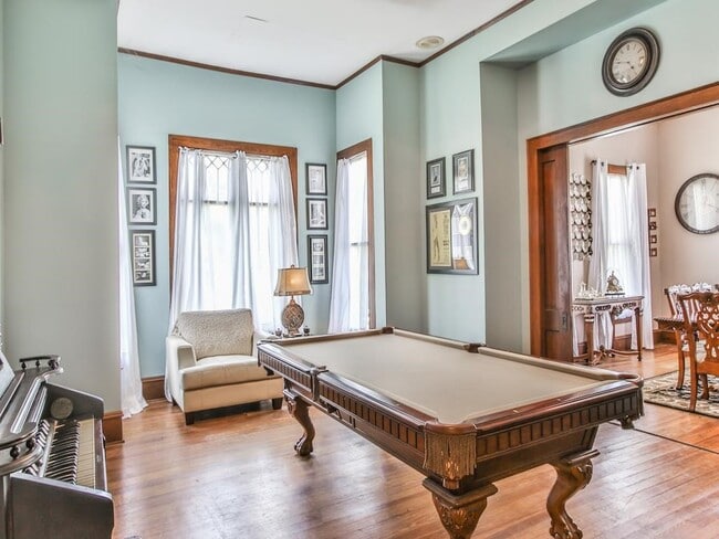 Building Photo - 509 E Luhn St