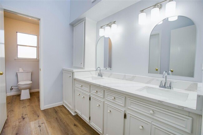 Building Photo - 605 Jeff Davis Ct