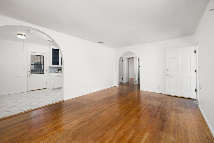 Building Photo - 4551 Maris Ave