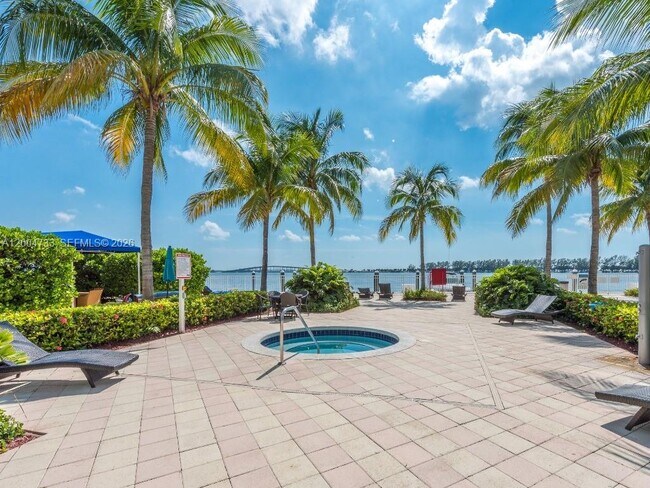 Building Photo - 2101 Brickell Ave