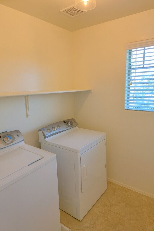 Building Photo - Charming 3BR House in Buckeye