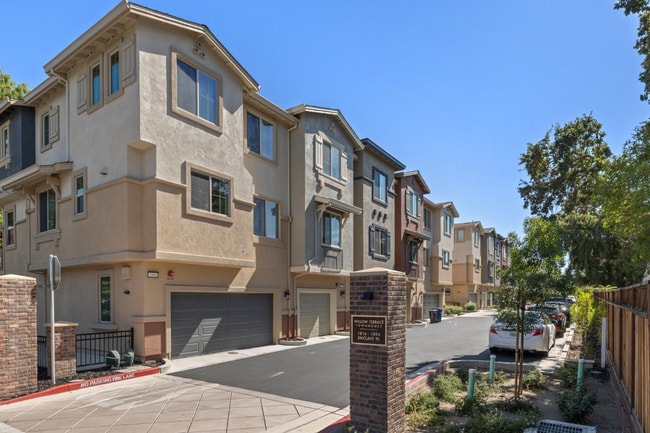 Building Photo - 1836 Enclave Pl