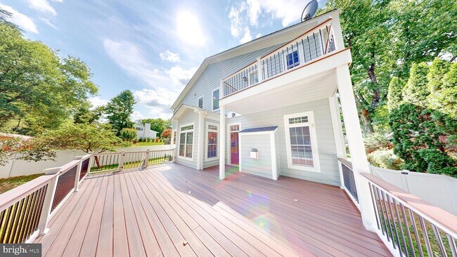 Building Photo - 6403 Earlham Dr