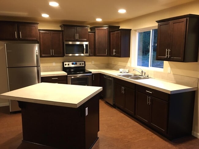 Building Photo - 197 Cloverdale Rd