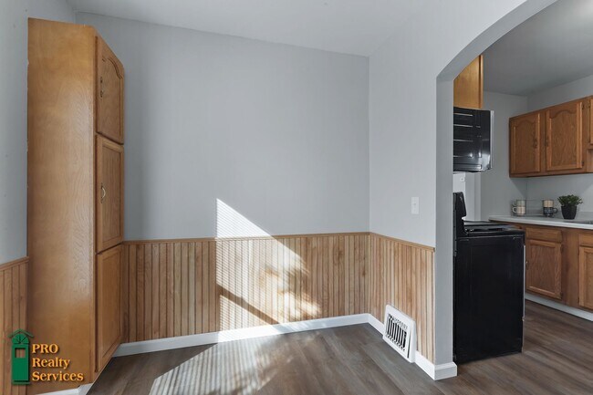 Building Photo - 3 Bedroom Home in Robbinsdale