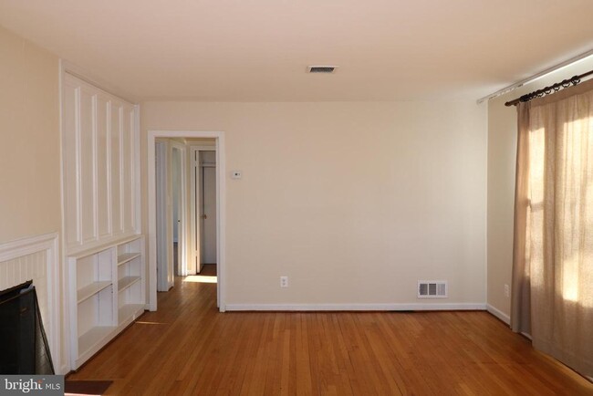 Building Photo - 4325 Maple Ave