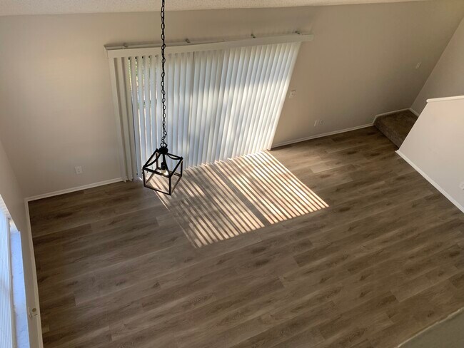 Building Photo - 2558 W Bird St