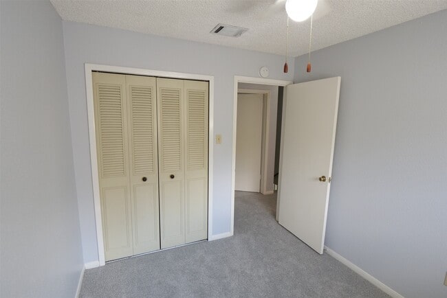 Building Photo - 19403 Long Lake Dr