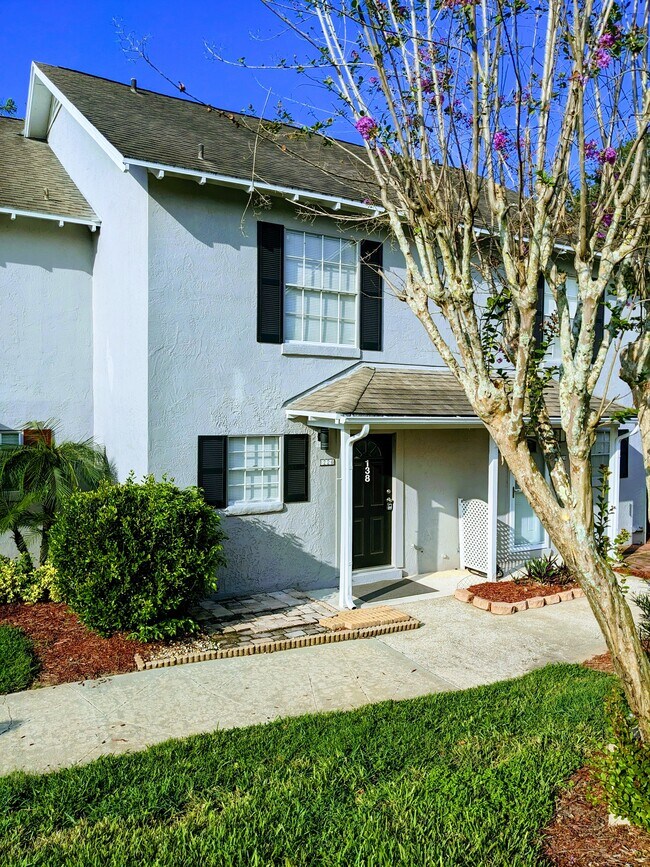 Building Photo - 1226 Villa Ln