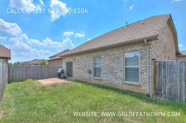 Building Photo - 126 Trenton Ln