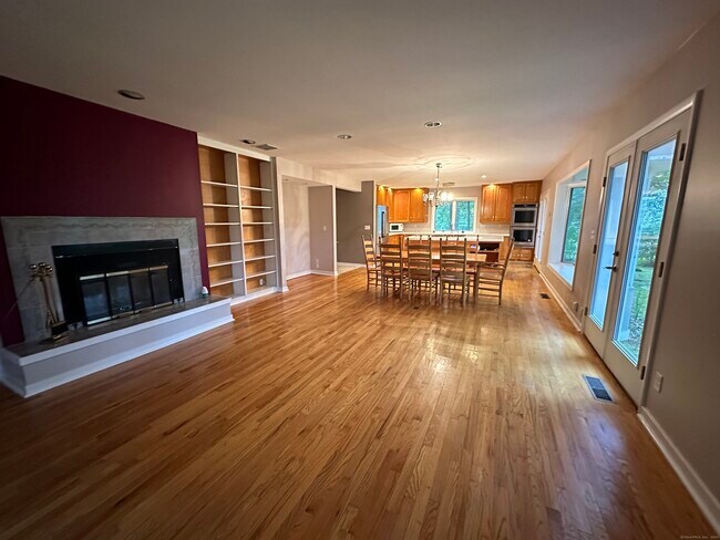 Building Photo - 451 Pine Tree Dr