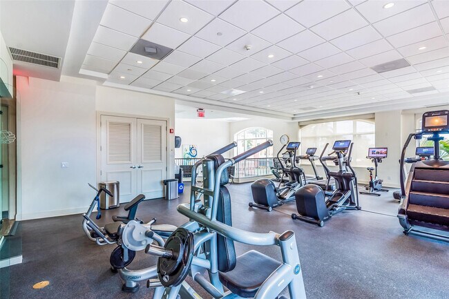 Building Photo - 2110 N Ocean Blvd