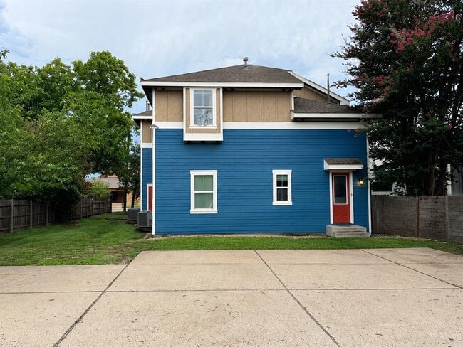 Building Photo - 4420 Red River St
