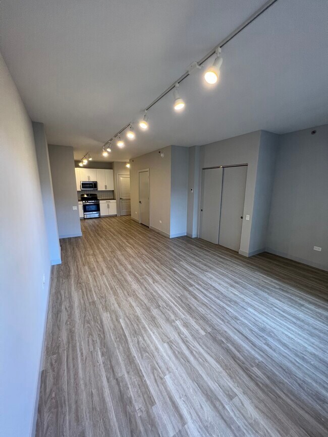 Building Photo - 331 S Wells St
