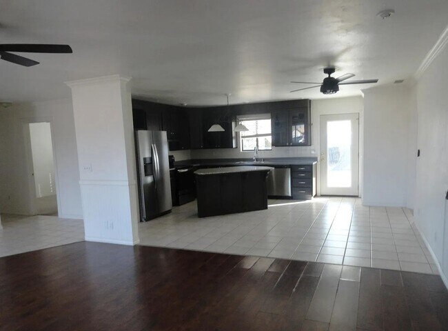 Building Photo - Cute 3 Bedroom, 2 Bath, 2 Car Garage In "Prescott Valley"