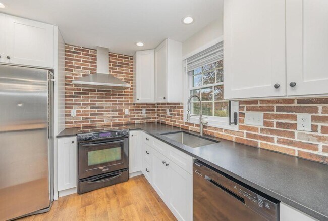 Building Photo - 125 Fieldstone Dr