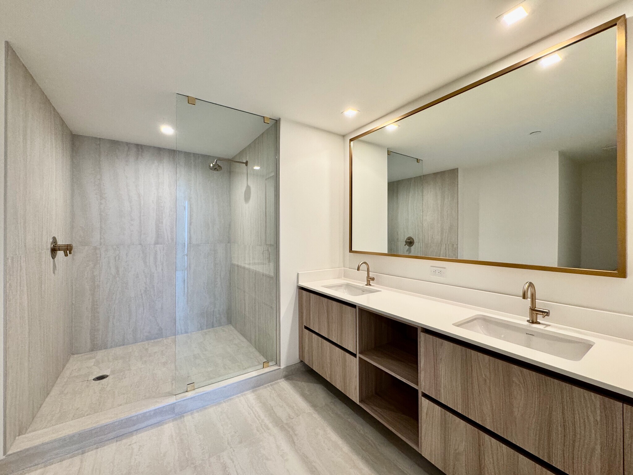 Building Photo - 77 SE 5th St