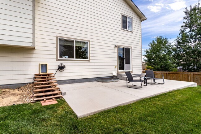 Building Photo - Spacious Corner Lot Gem in Ridgeview at St...