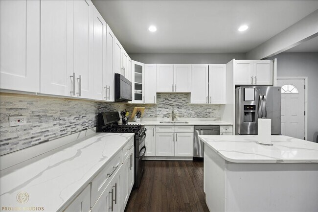 Building Photo - 352 N Avers Ave