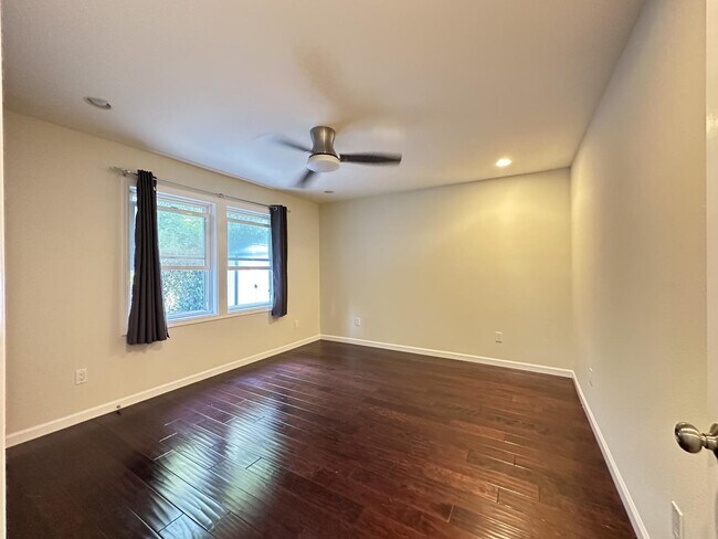 Building Photo - 4021 Campana Dr
