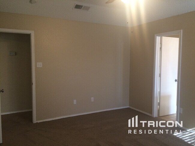 Building Photo - 708 Leedsfield Ct