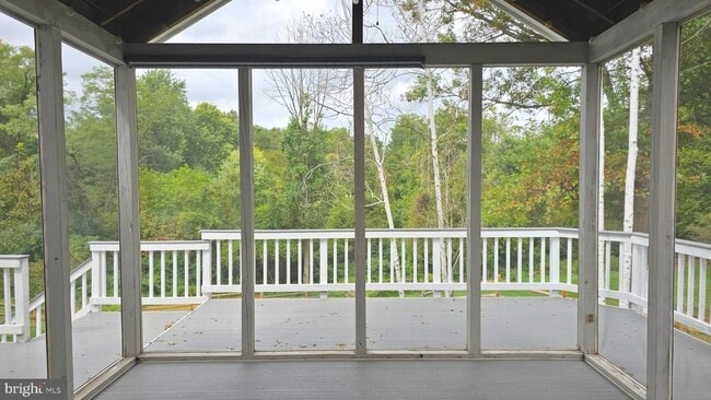 Building Photo - 10 Forest Brook Ct