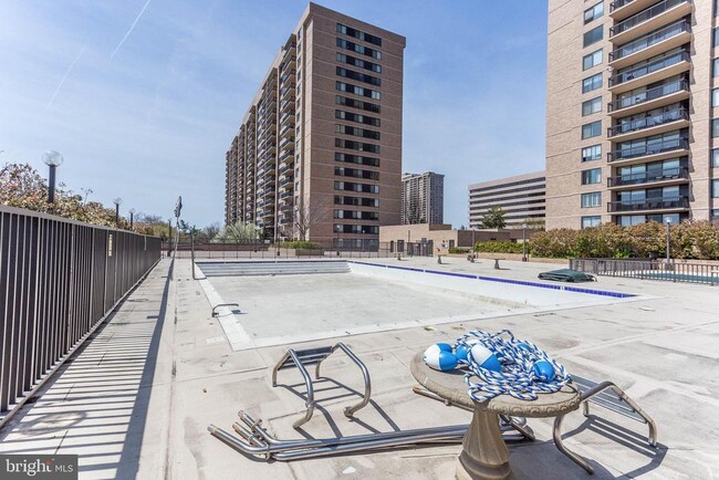 Building Photo - 3713 S George Mason Dr