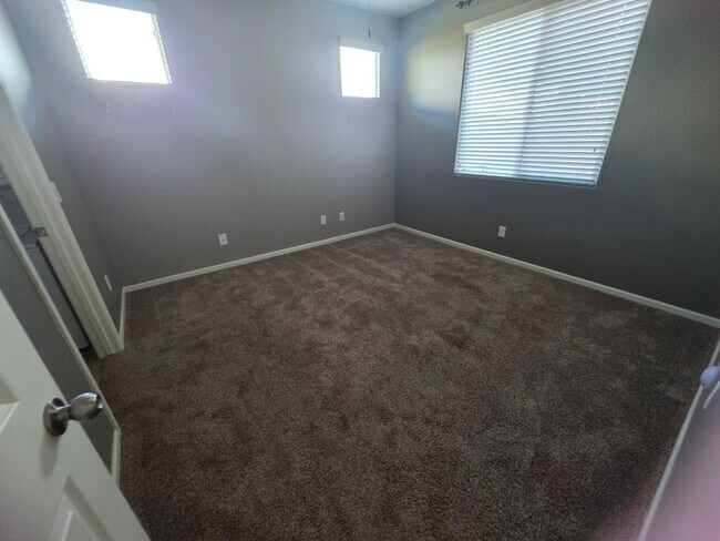 Building Photo - 9 S 195th Ln