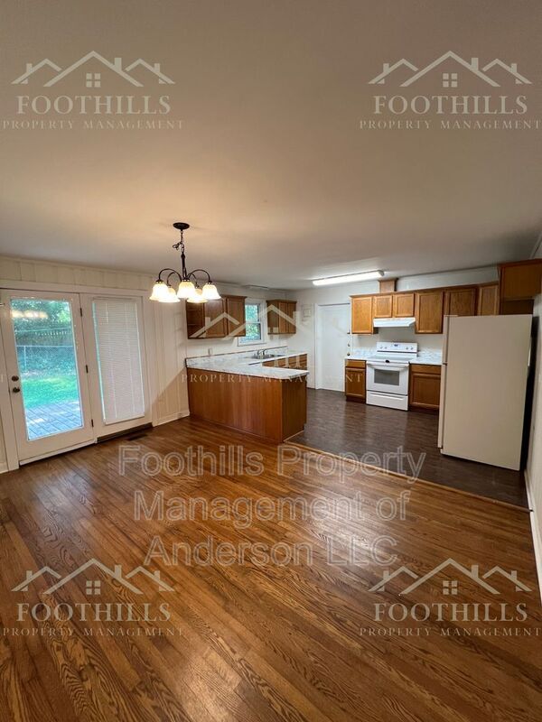 Building Photo - 502 Walden Pkwy