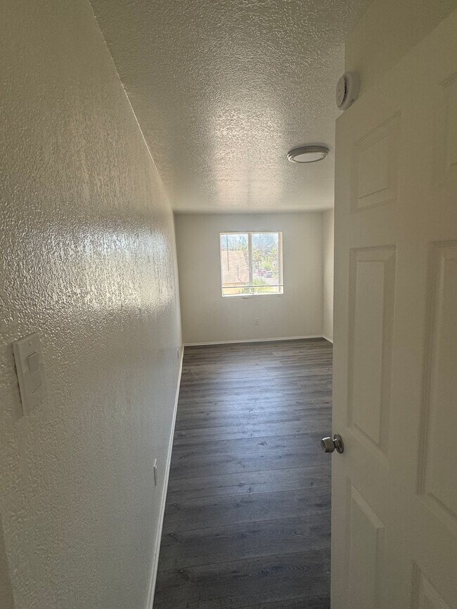 Building Photo - 4 Bed 2 Bath Home for Rent