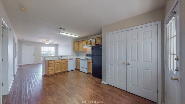 Building Photo - 1509 Hollow Hill Dr