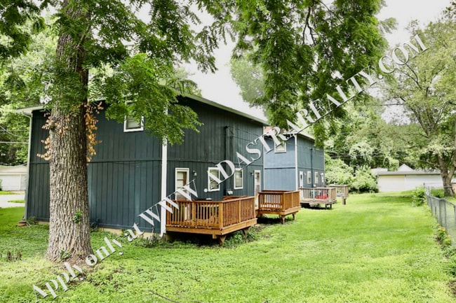 Building Photo - Nice 3 Bed 1.5 Bath Duplex in Leavenworth-Available NOW!!