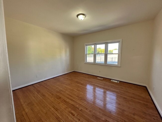 Building Photo - Meinecke Single Family Home