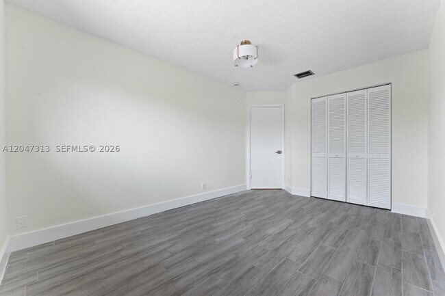Building Photo - 2025 SW 82nd Ave