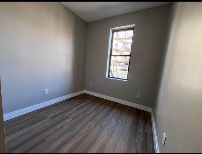 Building Photo - 5704 Hudson Ave