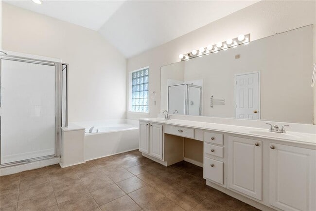 Building Photo - 10115 Willow Crossing Dr